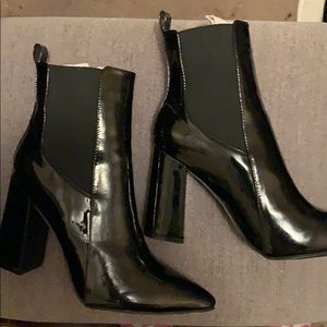 Ankle patent leather pointed toe boots